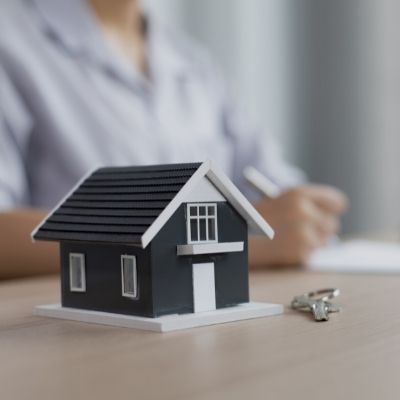 How Falling Rates Unlock Mortgages for Gig Workers in Oakville & Burlington